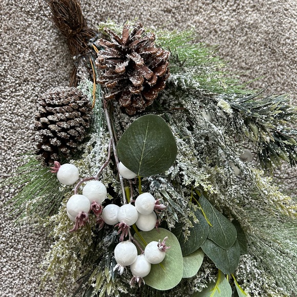 Front Door Christmas Swag - Picture 4 of 9